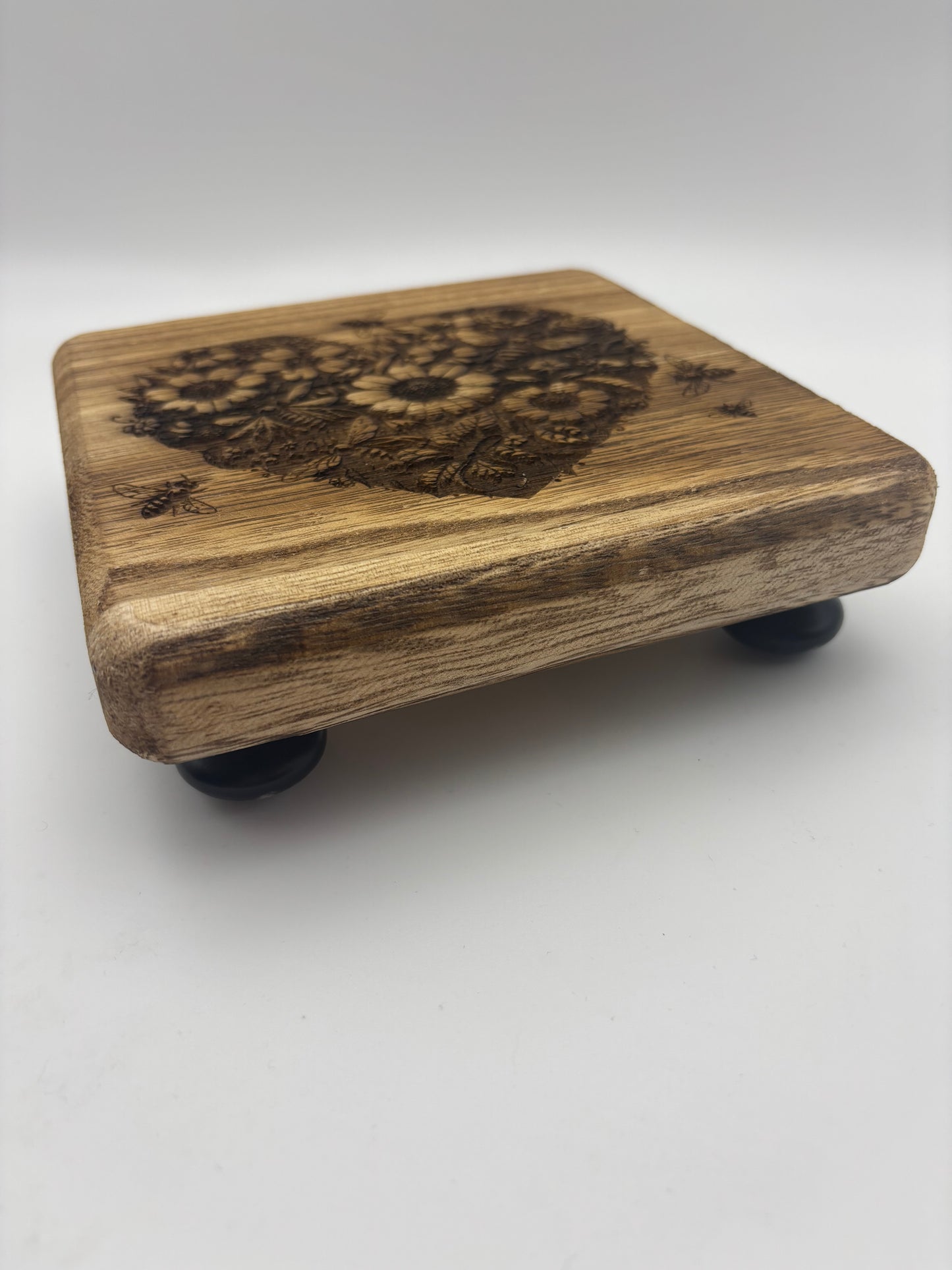 Decorative plant stand or hot plate